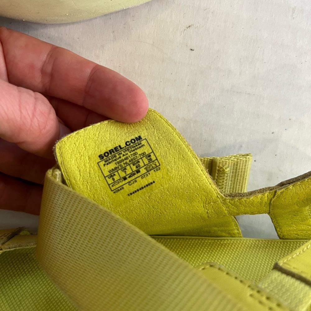 Sorel Kinetic Impact sandals bright fluorescent yellow white soles buckles sz 9 - Picture 9 of 10